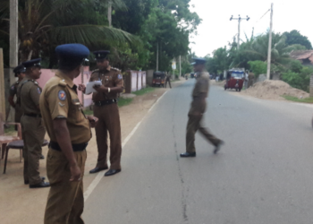 யாழில் வீடொன்றினுள் வயோதிப பெண்ணை வீட்டினுள் பூட்டி விட்டு சோதனை போட்ட நபர்