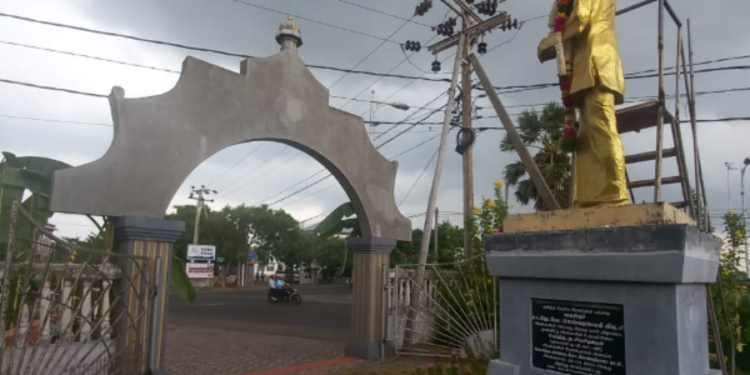 யாழில் தந்தை செல்வா சதுக்கத்தில் திருட்டு!