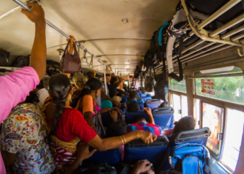 யாழில் பேருந்தில் அரச உத்தியோகஸ்தரான பெண்ணிடம் சேட்டை விட்டவருக்கு நேர்ந்த கதி!