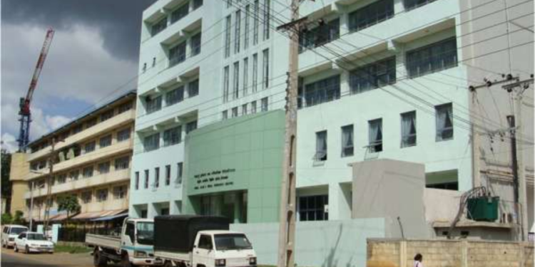 வைத்தியசாலையில் சிகிச்சை பெற்ற இளைஞன் வெட்டி கொலை!