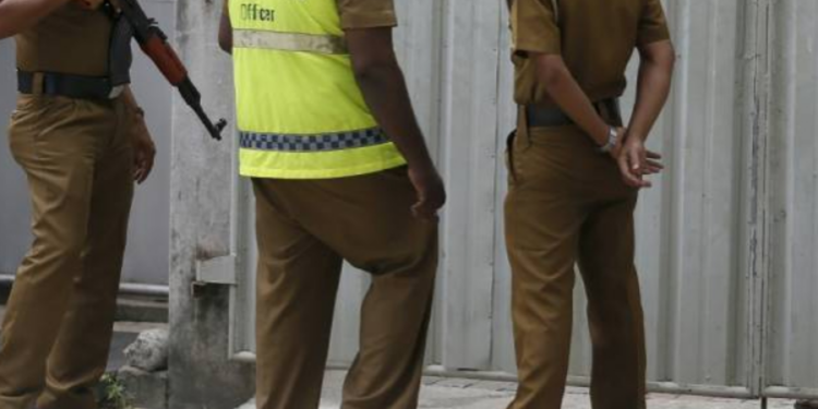 இளம் மகளை வெட்டி கொன்று விட்டு தானும் தற்கொலை செய்து கொண்ட தந்தை!