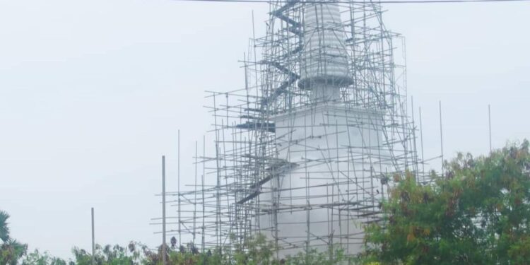 வெசாக் நிகழ்வுகளுக்கு தயார்  படுத்தப்படும் யாழ் தையிட்டி விகாரை