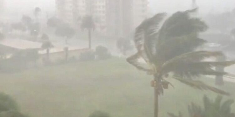 யாழில் கொட்டி தீர்க்கும் மழை