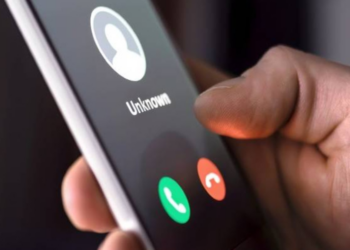 யாழில் மாணவிக்கு வந்த தொலைபேசி அழைப்பால் இயங்க முடியாத நிலையில் இருக்கும் பாடசாலை!