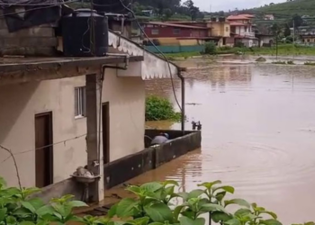 அடை மழையால் பாதிக்கப்பட்டுள்ள மலையக மக்கள்
