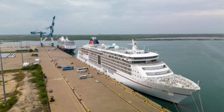 இலங்கைக்கு வந்துள்ள சொகுசு கப்பல்