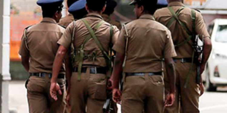 வயல் குழியின் அருகில் இருவரின் சடலங்கள் கண்டுபிடிப்பு!