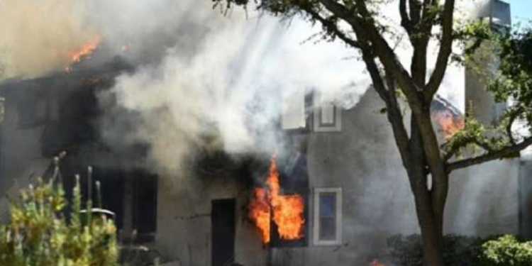 சகோதரியின் வீட்டிற்கு தீ வைத்த இளைய சகோதரர்