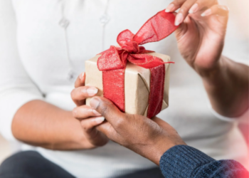 ‘யாழில் ‘Surprise Gift கொடுத்த கணவனுக்கு Surprise கொடுத்த மனைவி