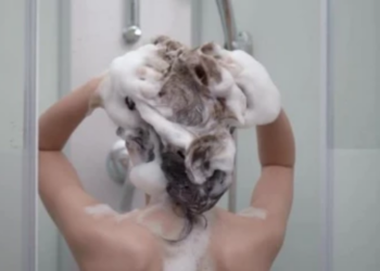 யாழில் குளித்துக் கொண்டிருந்த குடும்ப பெண்ணிடம் மோசமாக நடந்து கொண்ட மாணவன்