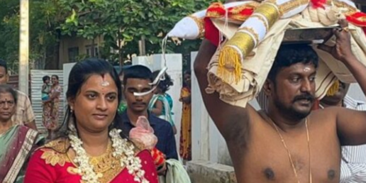 நாற்ப்பது வருடங்களின் பின்னர் யாழில் இருந்து திருக்கேதீஸ்வர ஆலயத்திற்கு சென்ற கொடி!