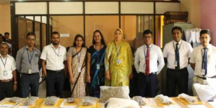 வெளிநாட்டில் இருந்து இலங்கைக்கு வந்த பாசலில் மர்ம பொருள்