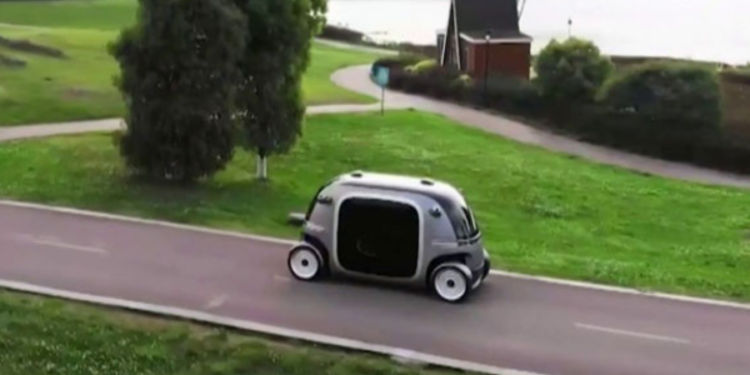 சீனாவில் ஓட்டுனர் இல்லாத கார் அறிமுகம்