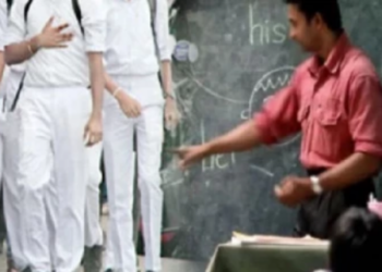 யாழில் மாணவிகளை தாக்கிய ஆசிரியருக்கு நேர்ந்த கதி!