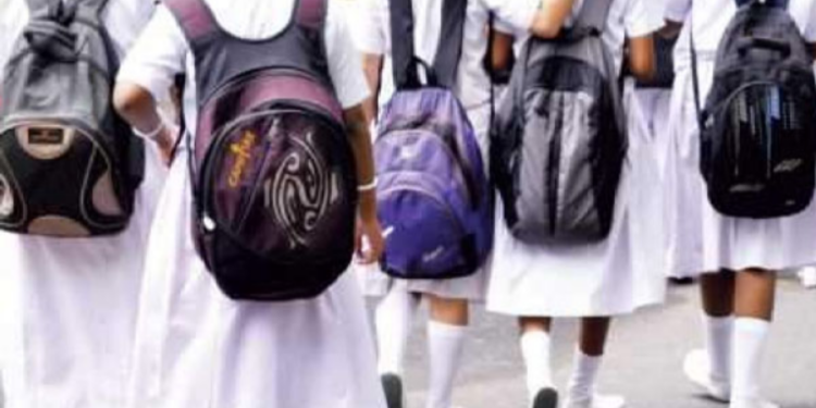 மட்டக்களப்பில் ஒன்பதாம் வகுப்பு மாணவிக்கு தாலி கட்டிய பத்தாம் வகுப்பு மாணவன்