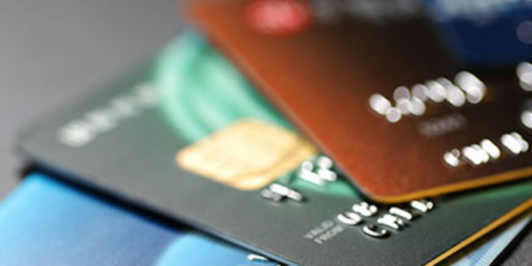 நாட்டில் கடன் அட்டை பயன்படுத்துவோரின் எண்ணிகையில் வீழ்ச்சி!