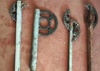 யாழில் காணி ஒன்றில் இருந்து சில கூரிய ஆயுதங்கள் கண்டுபிடிப்பு!