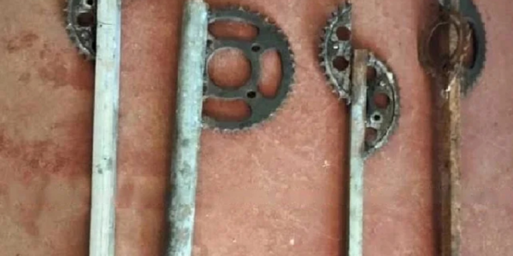 யாழில் காணி ஒன்றில் இருந்து சில கூரிய ஆயுதங்கள் கண்டுபிடிப்பு!