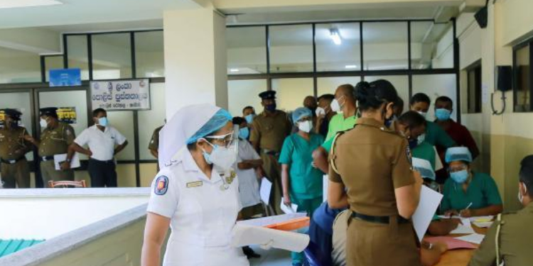 வெளிநாட்டில் இருந்து நாட்டுக்கு வந்த தாய்க்கும் மகளுக்கும் குரங்கம்மை