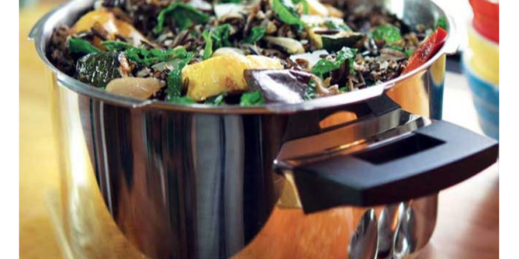 பெண்ணின் உடலை வெட்டி குக்கரில் வேக வைத்த நபர்