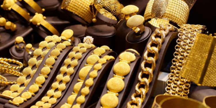 55 வயது காதலியின் நகைகளை திருடிய 28 வயது காதலன்