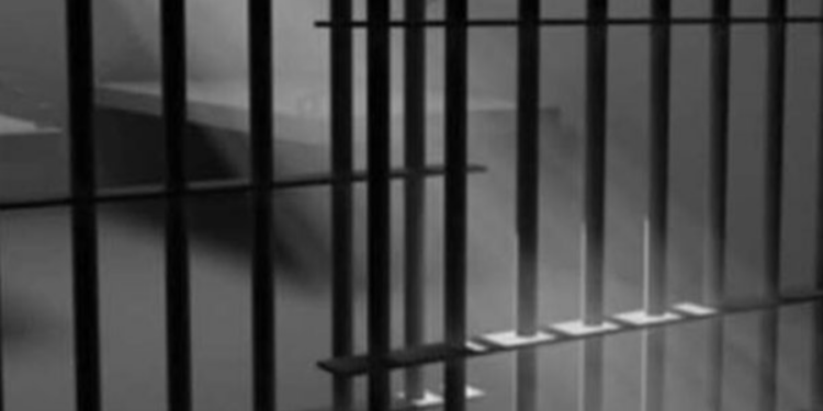 சிறைச்சாலையில் மகனை பார்க்க சென்ற தாய் செய்த மோசமான செயல்!