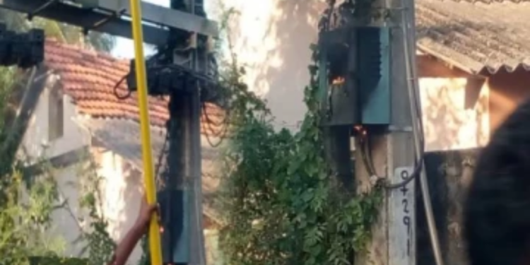 யாழில் திடீரென தீ பிடித்த மின்மானி