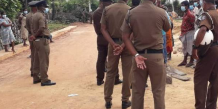 கொடுத்த கடனை கேட்ட அண்ணனை தாக்கிய சகோதரர்கள்