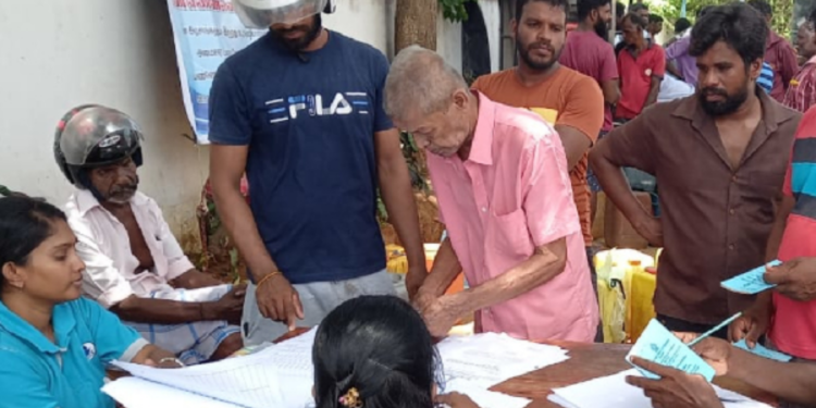 யாழ் தென்மராட்சியிலுள்ள கடற்தொழிலாளர்களுக்கு இலவச மண்ணெண்ணெய் வழங்கி வைப்பு!