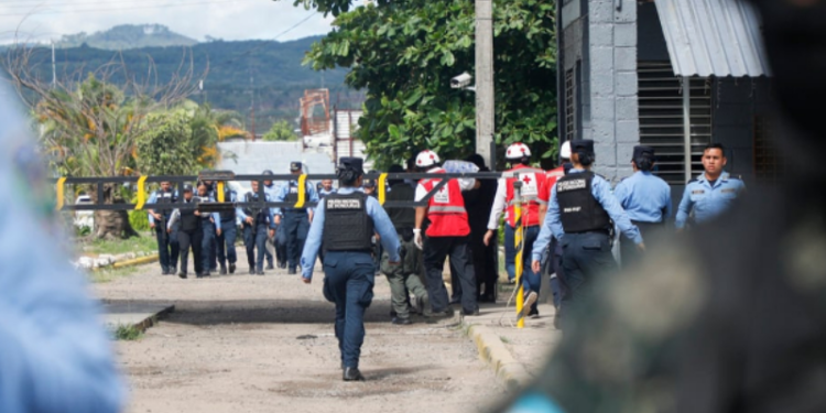 வெளிநாடொன்றில் பெண்கள் சிறைச்சாலையில் மோதல்!