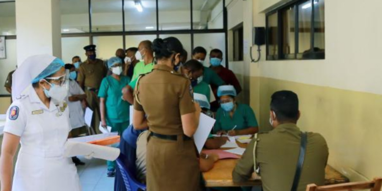 பெண் என நினைத்து ஏமாந்த மாணவன்