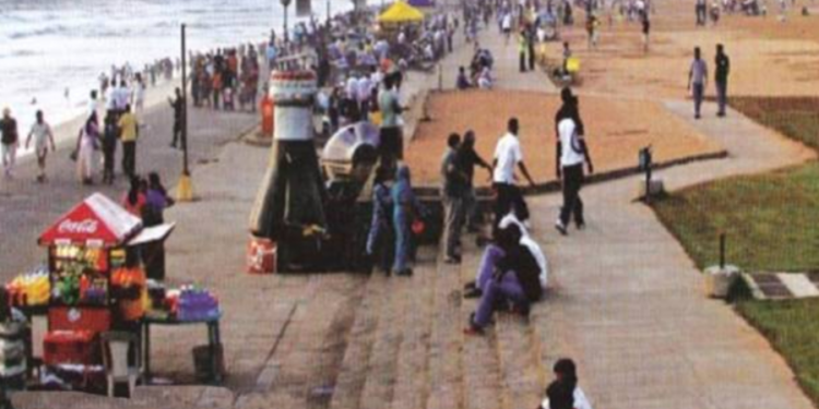 காலி முகத்திடலில் யாசகர்களால் மக்களுக்கு ஏற்ப்பட்டுள்ள நெருக்கடி!