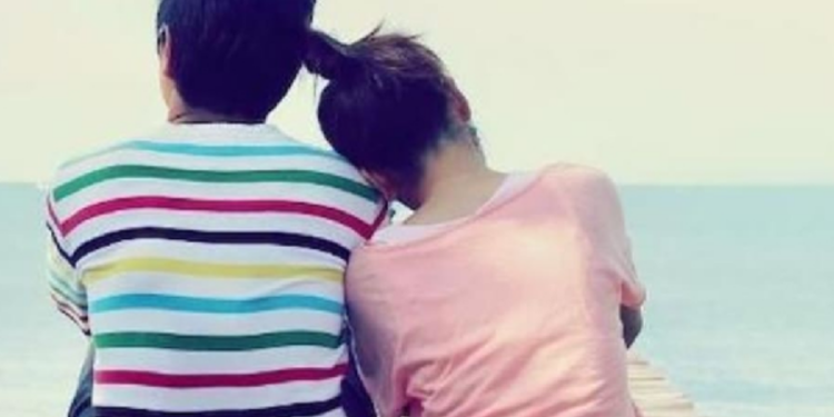 அண்ணனிடம் போதைப்பொருள் வாங்க வந்தவருடன் ஓட்டம் பிடித்த தங்கை