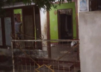 யாழ் கொக்குவில் பகுதியில் உள்ள வீடொன்றில் சமூக பிறழ்வான நடத்தையில் ஈடுபட்டவர்கள் மடக்கி பிடிப்பு!