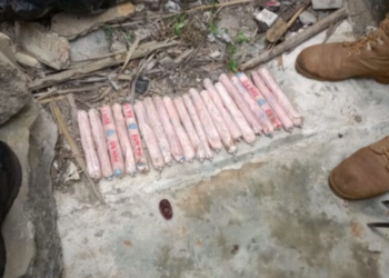 யாழில் பாழடைந்த வீடொன்றினுள் இருந்து மீட்க்கப்பட்ட வெடி மருந்துகள்