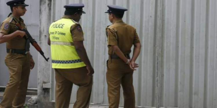 பட்டப்பகலில் வெட்டிக் கொல்லப்பட்ட இளம் யுவதி