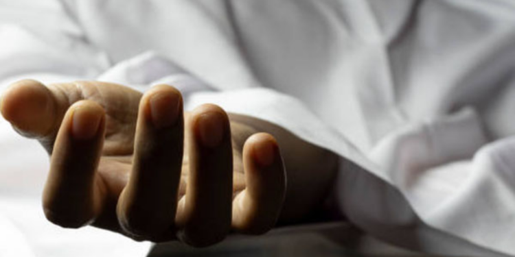 நண்பனை மண்வெட்டியால் தாக்கி படுகொலை!