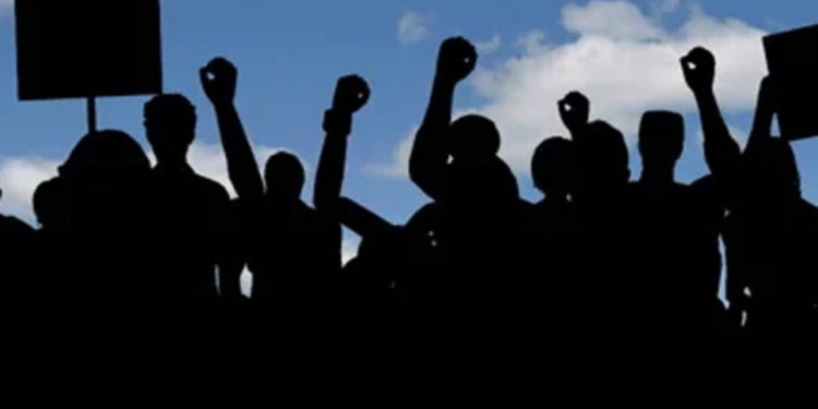 பணிப்புறக்கணிப்பில் ஈடுபடும் வடமாகாண சட்டத்தரணிகள்