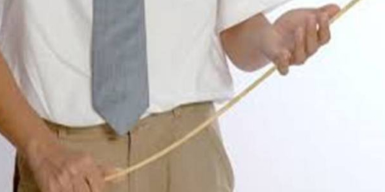 மாணவியை பிரம்பால் தாக்கிய ஆசிரியர்