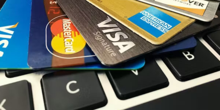 கிரெடிட் கார்ட்களின் வட்டி விகிதத்தை குறைக்க தீர்மானம்!
