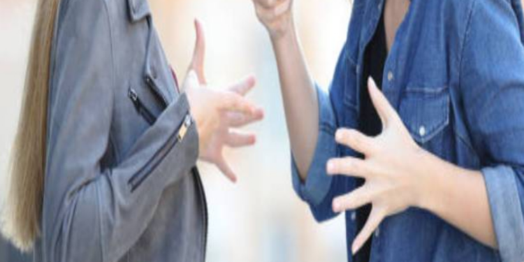 கனடாவில் இருந்து இலங்கை வந்த அக்கா யாழில் உள்ள தங்கையுடன் மோதல்!