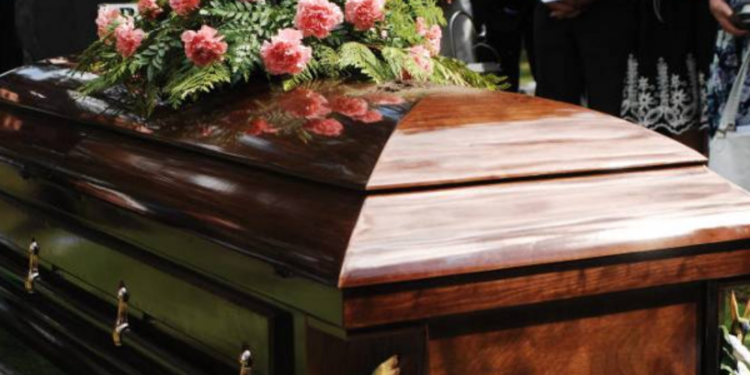 மகனின் இறுதிச்சடங்கில் 13 பேரை சுட்டுக் கொன்ற தந்தை!