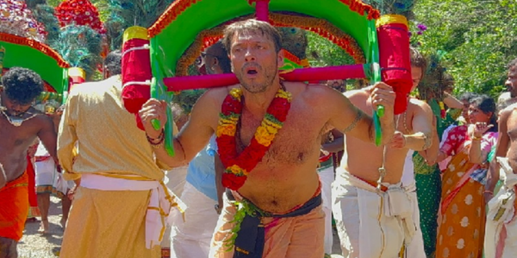 கனடாவில் பலரையும் வியப்பில் ஆழ்த்திய வெள்ளைக்காரர்