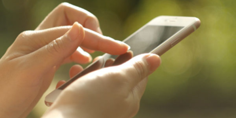 ஆபாச புகைப்படங்களை வைத்திருந்த பெண்ணிற்கு நேர்ந்த கதி!