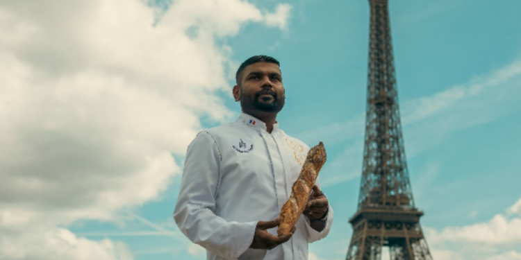 பிரான்சில் விருது வென்ற இலங்ககை தமிழர் யாழ் வருகை