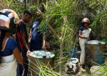 யாழில் துணிச்சலான பெண் கிராமசேவையாளர்