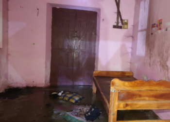 யாழில் மருத்துவர் வீட்டிற்குள் நுழைந்து அட்டூழியம் மேற்கொண்ட  கும்பல்