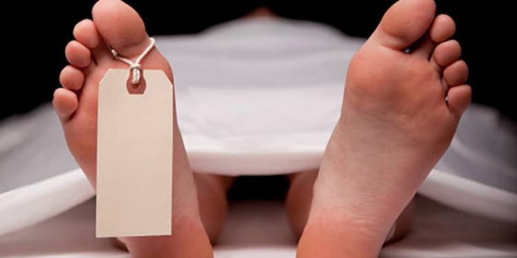 தூக்கில் தொங்கிய நிலையில் பெண்ணின் சடலம் மீட்பு!