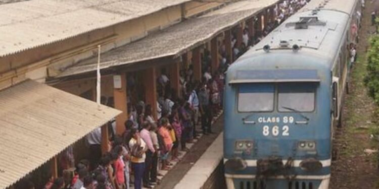 பணிப்புறக்கணிப்பில் ஈடுபட்டுள்ள புகையிரத கட்டுப்பாட்டாளர்கள்