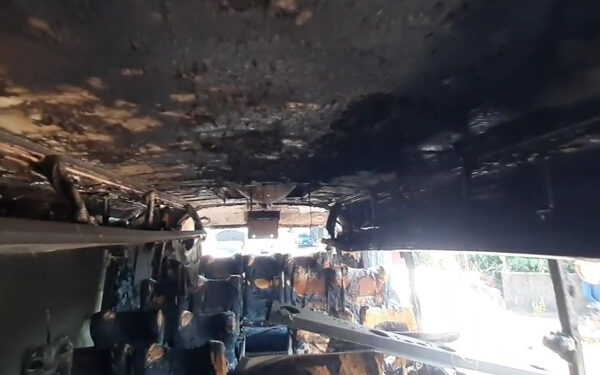 யாழில் இருந்து கொழும்பு நோக்கி சென்ற பேருந்து விபத்திற்குள்ளனது!